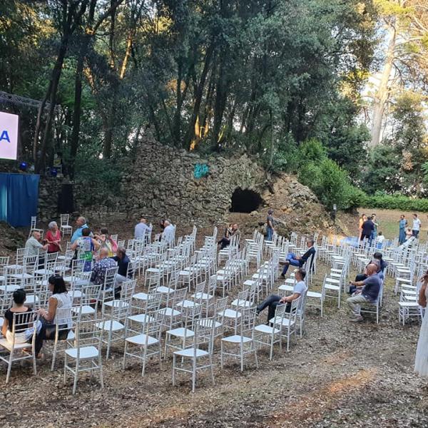 Presentazione al bosco diVilla nicolai 