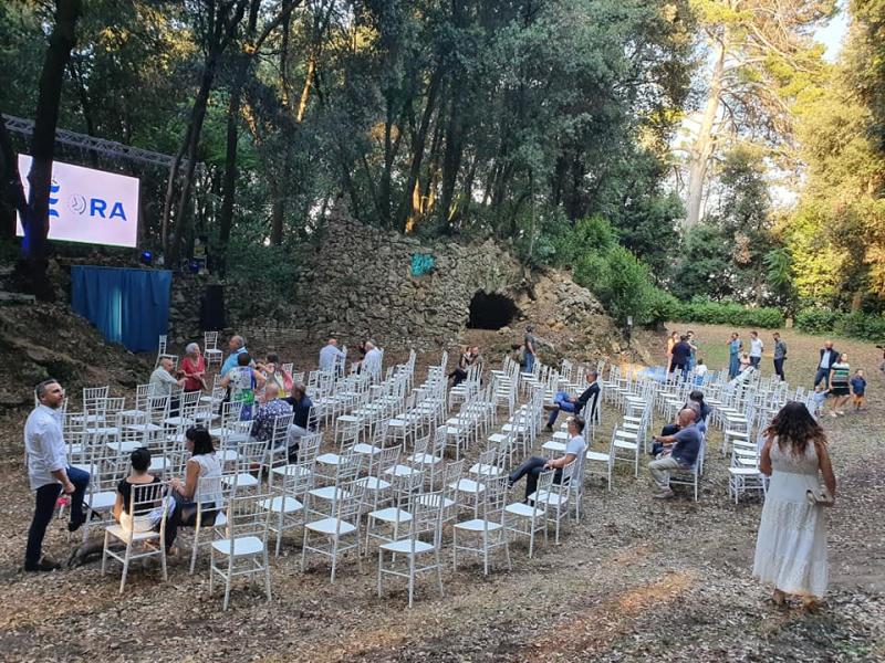 Presentazione al bosco diVilla nicolai 